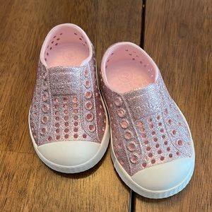 Brand New Never Worn Native’s Size 4 Sparkly Pink Jeffersons